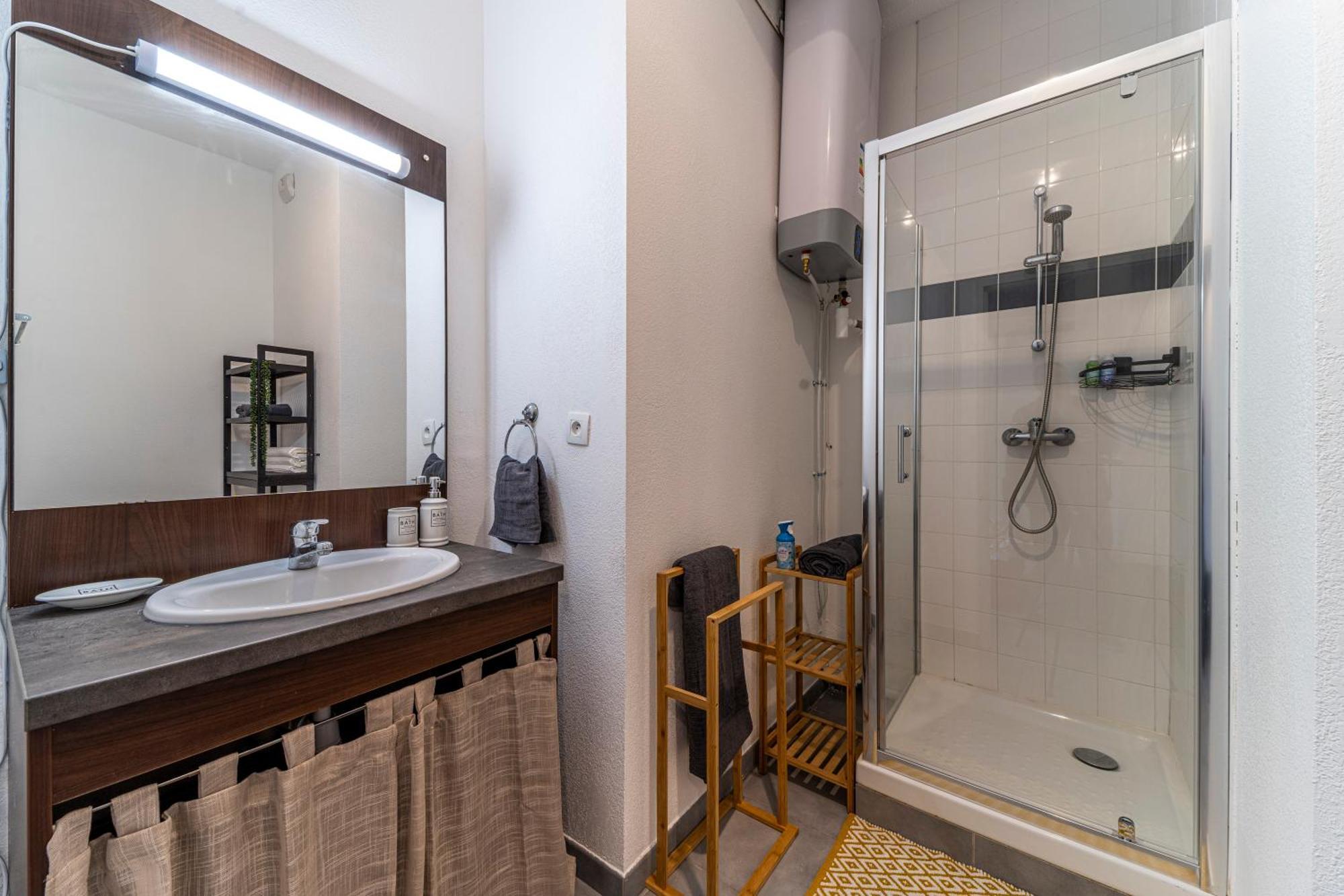 Stay Cosy Lille I Tourcoing - Appartement - Hypercentre - Parking Securise - Wifi - Netflix - Cuisine Exterior foto